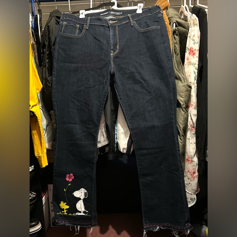 OLD NAVY dark blue curvey jeans with Snoopy and Woodstock paint design